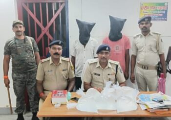 24 लीटर देसी शराब के साथ दो तस्कर गिरफ्तार
