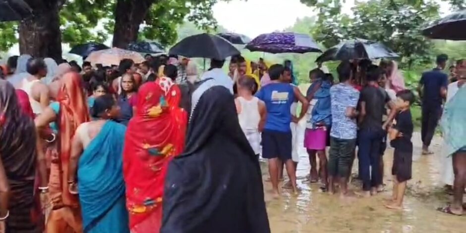वज्रपात की चपेट में आने से ग्रामीण की मौत, गांव में पसरा मातम
