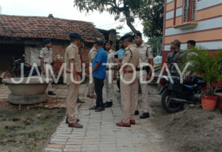 जमुई पुलिस की बड़ी कार्रवाई, 4 क्विंटल गांजा, लाखों रुपए कैश और हथियार बरामद