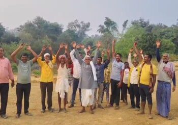 घटिया सड़क निर्माण पर फूटा ग्रामीणों का गुस्सा, पेलवाजन–बिंजी कटियारी सड़क परियोजना में अनियमितताओं का आरोप