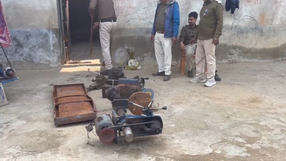 झाझा में उजागर हुई अवैध गन फैक्ट्री, ऑटो चालक के घर से मिले हथियार और मशीनें