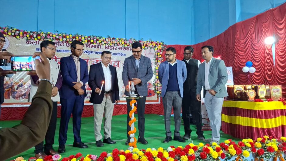 जिला स्तरीय युवा महोत्सव का जिलाधिकारी ने किया उद्घाटन, राज्य स्तर तक पहुंचेगा प्रतिभाओं का सफर