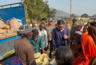 चोरमारा गांव में जिला प्रशासन ने कराया पीडीएस राशन का वितरण, 25 वर्ष बाद ग्रामीणों को मिली बड़ी राहत