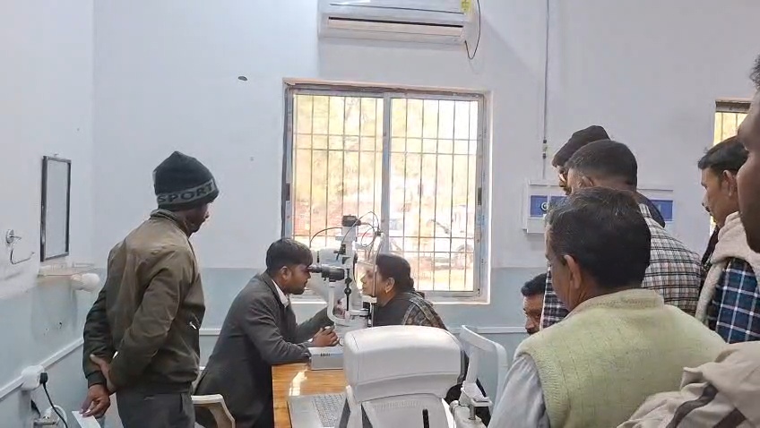 निरीक्षण के दौरान राजद विधायक ने रेफरल अस्पताल में कराया इलाज, व्यवस्था पर जताई संतुष्टि