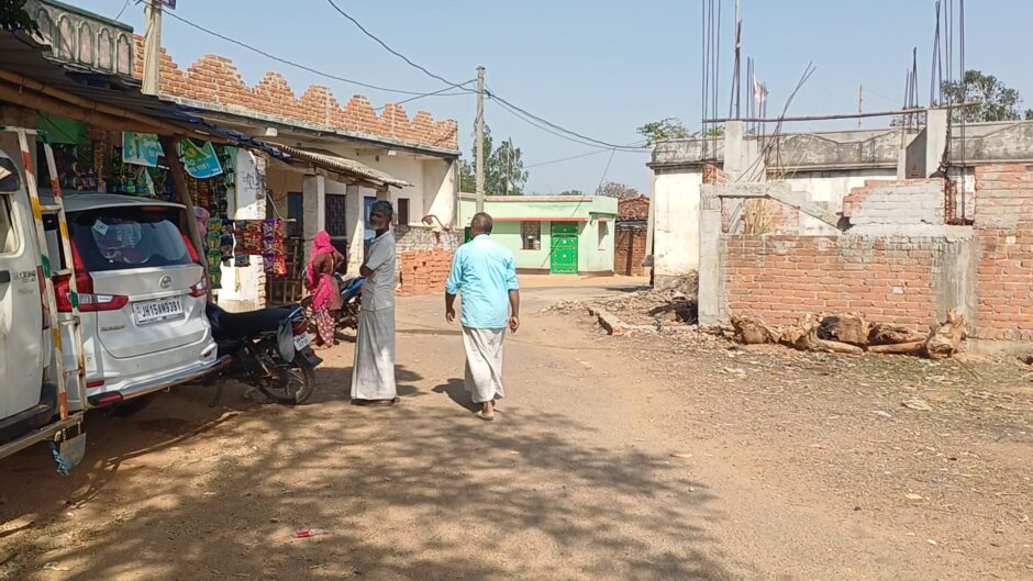 जमुई के एक गांव में चलता है ‘सरदार’ का सिक्का, कर देता है हुक्का-पानी बंद