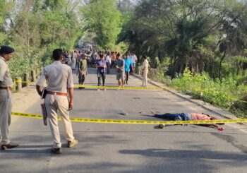 बेलाटांड़ पुल के पास तेज रफ्तार हाइवा ने ली युवक की जान, ग्रामीणों में आक्रोश