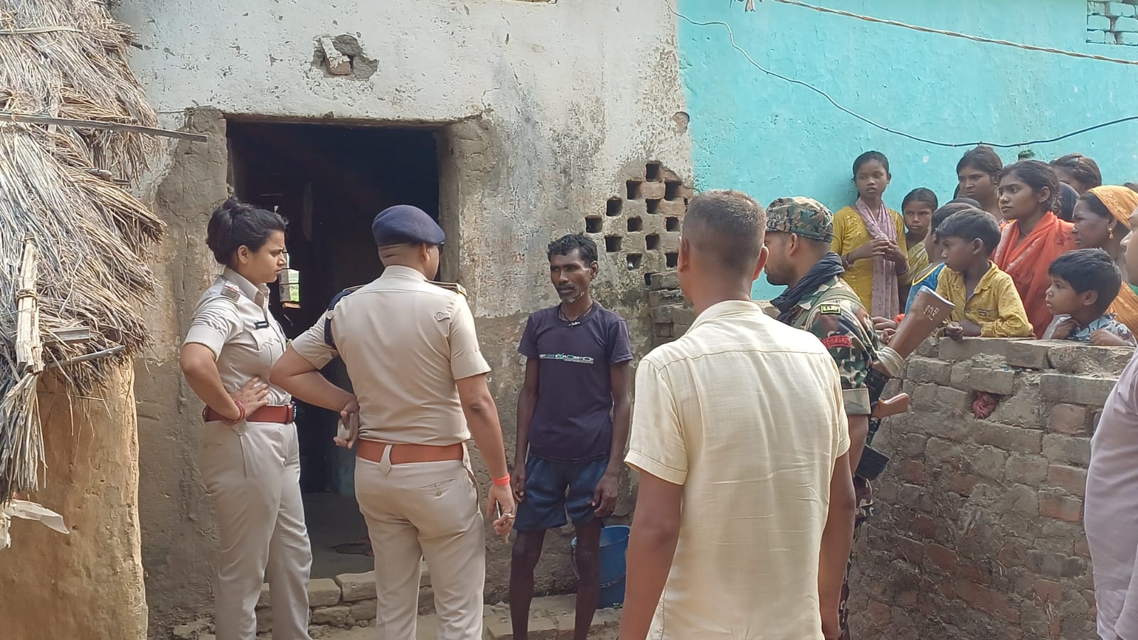 जमुई में खौफनाक वारदात: पत्नी की हत्या कर घर के दरवाजे के पास बैठा रहा पति