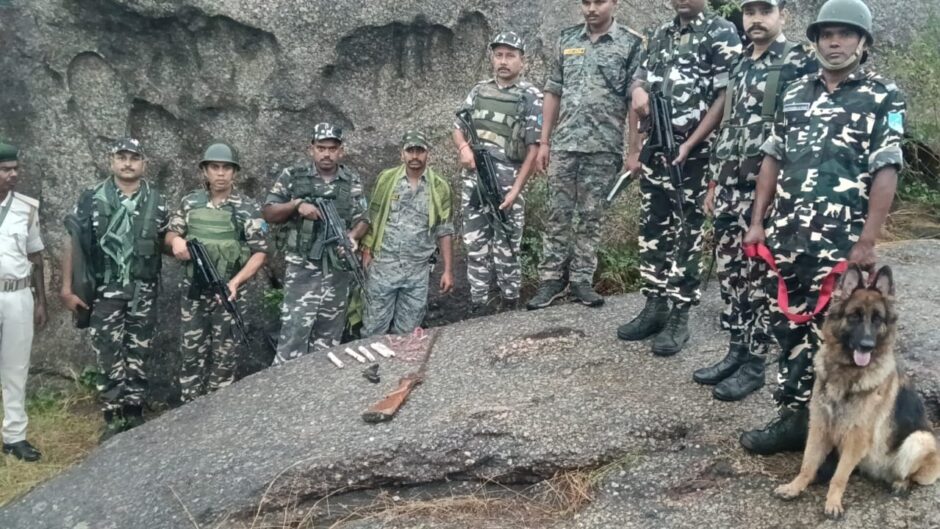 चरकापत्थर में SSB की बड़ी कार्रवाई, नक्सलियों के छिपाए हथियार और विस्फोटक बरामद