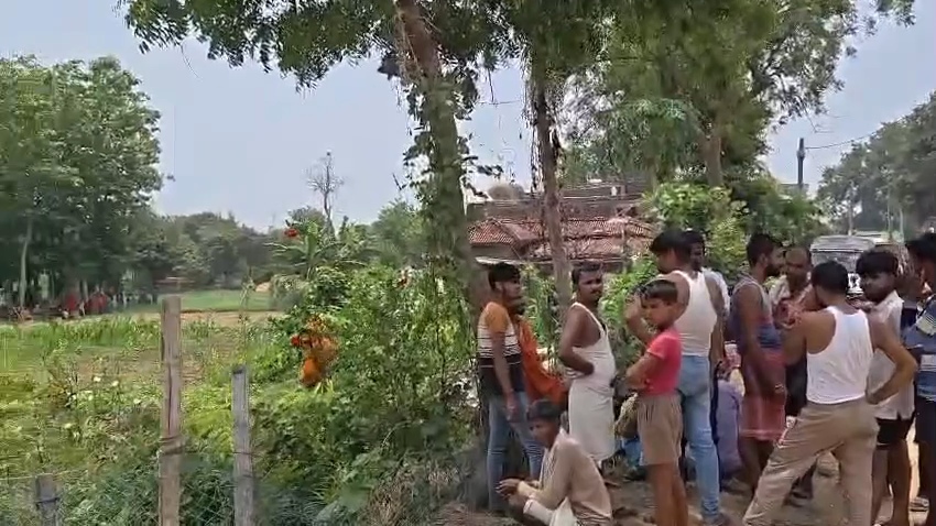 जमुई में बहनोई की हत्या कर शव घर के पीछे दफनाने का आरोप, साला फरार