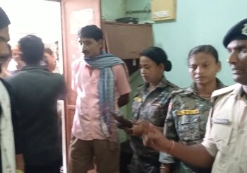 जमुई के स्कूल में शिक्षक पर छात्राओं से कथित अभद्र व्यवहार का आरोप, ग्रामीणों का हंगामा