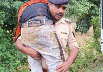जमुई में मानवता की मिसाल: डायल-112 टीम ने घायल युवक को कंधे पर उठाकर पहुंचाया अस्पताल