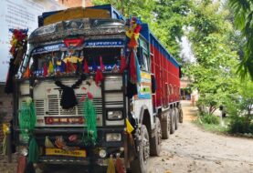 बिना चालान गिट्टी लदा 14 चक्का ट्रक जब्त, खनन विभाग की कार्रवाई से मचा हड़कंप