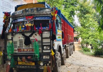 बिना चालान गिट्टी लदा 14 चक्का ट्रक जब्त, खनन विभाग की कार्रवाई से मचा हड़कंप