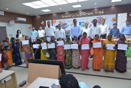 सरकार के 100 दिन पूरे होने पर जमुई में भव्य समारोह, 27 भूमिहीन परिवारों को मिला वास-भूमि का पर्चा