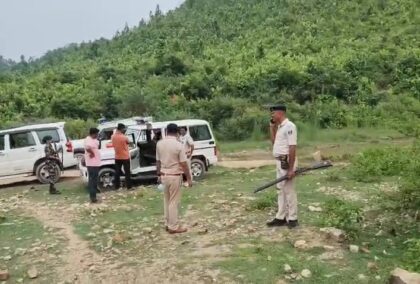 कटहराटांड जंगल में पेड़ से लटका मिला युवक का शव, पुलिस हर पहलू की जांच में जुटी