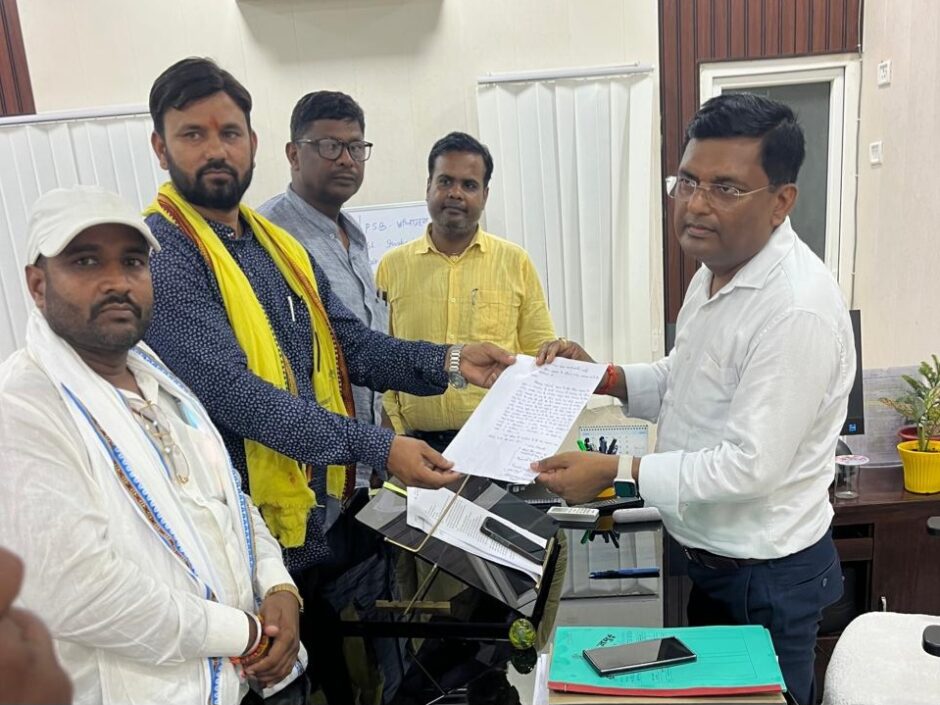 खैरा की पंचायतों में 148 सोलर लाइट खराब, जनप्रतिनिधियों ने डीपीआरओ से की कार्रवाई की मांग