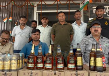चिरैया पुल के पास Swift कार से 144 लीटर विदेशी शराब बरामद, दो गिरफ्तार