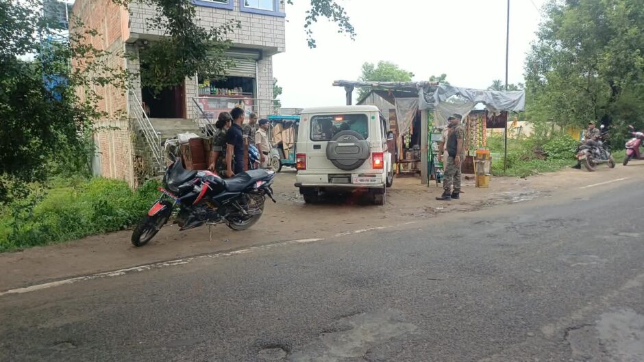 प्रतिबंधित कोडीन कफ सिरप के खिलाफ जमुई पुलिस की बड़ी कार्रवाई, 7 हजार से अधिक बोतल बरामद