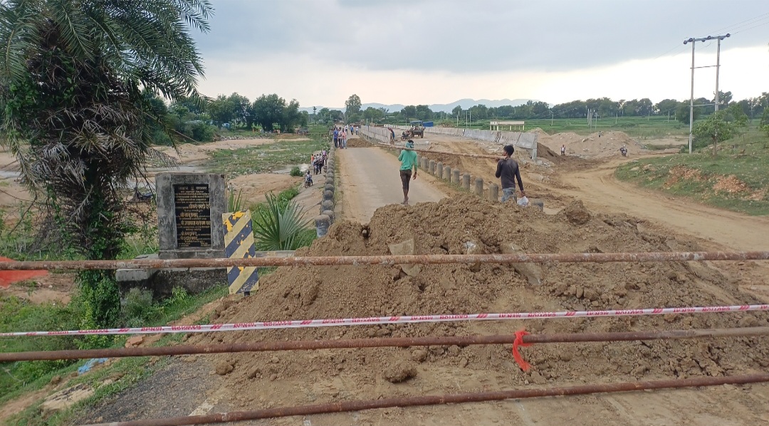 गिद्धेश्वर के पास काउजवे धंसा, वाहनों का आवागमन बंद, कभी नक्सलियों ने भी बनाया था निशाना