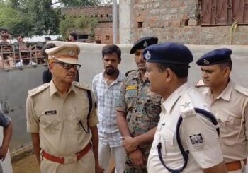 निर्माणाधीन मकान से 7 वर्षीय मासूम का शव बरामद, इलाके में सनसनी; एसपी समेत पुलिस अधिकारी पहुंचे