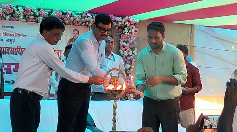 डीएम नवीन ने किया नियोजन-सह-व्यावसायिक मार्गदर्शन मेले का उद्घाटन, 20 निजी नियोजकों ने लिया हिस्सा
