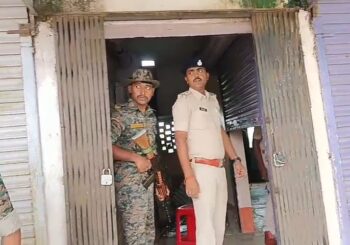 मूल दस्तावेजों से छेड़छाड़ कर बन रहे थे फर्जी प्रमाण पत्र, साइबर कैफे पर छापेमारी के बाद तीन पर केस