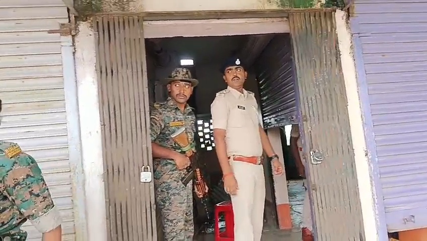 मूल दस्तावेजों से छेड़छाड़ कर बन रहे थे फर्जी प्रमाण पत्र, साइबर कैफे पर छापेमारी के बाद तीन पर केस