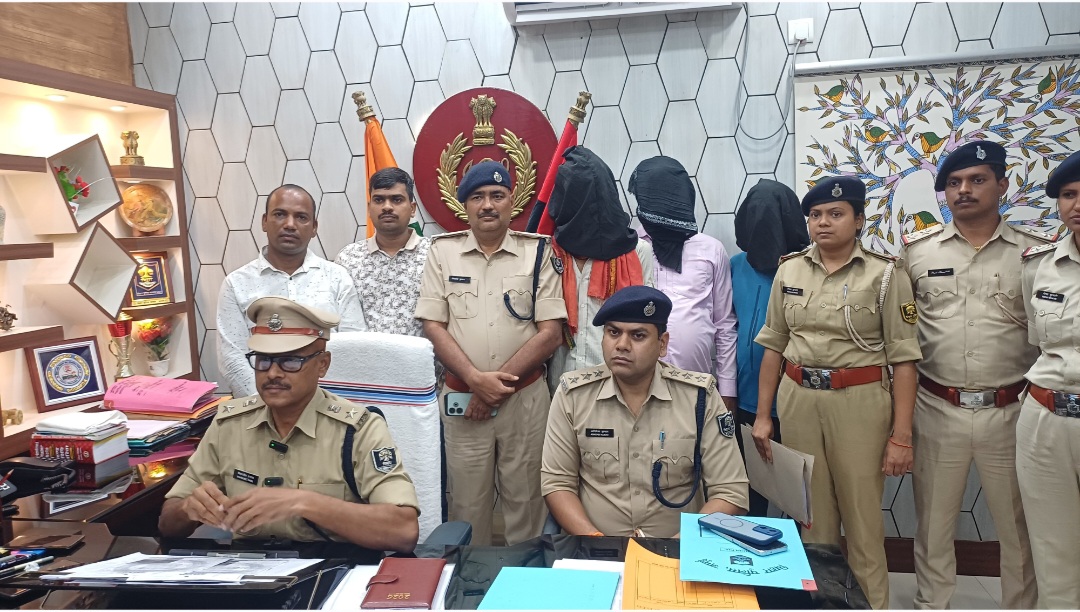 जमुई में बिजली तार चोरी करने वाले गिरोह का पर्दाफाश, तीन आरोपी गिरफ्तार; भारी मात्रा में उपकरण बरामद