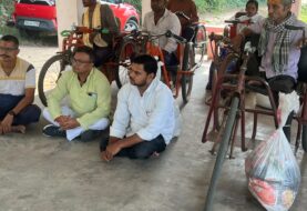 दुर्गा पूजा पर कुमार सुदर्शन सिंह ने बांटी खुशियां, 15 दिव्यांग परिवारों को दिया दो महीने का राशन